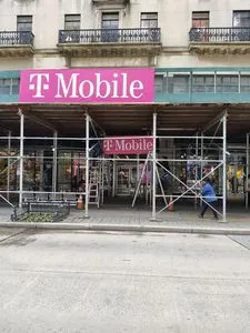 T-Mobile Fulton St and Hoyt St