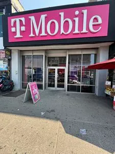 T-Mobile 5th Ave & 51st St
