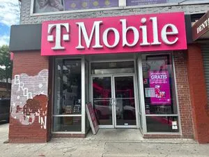 T-Mobile Knickerbocker Ave & Myrtle Ave