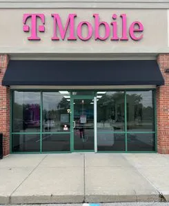 T-Mobile N Green St & N State Road 267