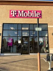 T-Mobile Center Rd & Old Eagle Dr