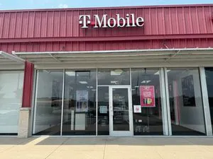 T-Mobile N Texas Ave & San Jacinto Ln