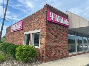T-Mobile N Sandusky Ave & River St