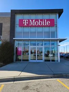 T-Mobile Milwaukee Ave & Deerfield Pkwy
