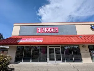 T-Mobile 1st St & 142nd