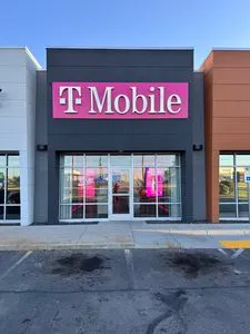 T-Mobile Cleveland Blvd & Ustick Rd