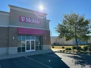 T-Mobile N Tyndall Pkwy & E 7th St
