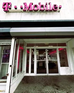 T-Mobile Federal St & N 25th St