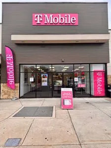 T-Mobile Shoppes at Cedar Cliff