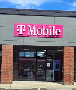 T-Mobile SW 1st Ave & Birch St