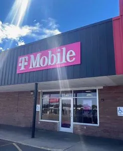 T-Mobile Fremont Dr & N 19th St