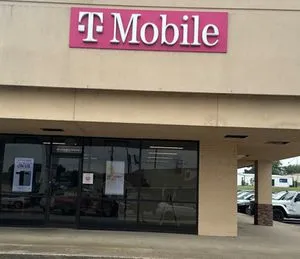 T-Mobile E Hwy 243 & S Trade Days Blvd