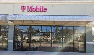T-Mobile Santa Barbara Blvd & SW 2nd Av