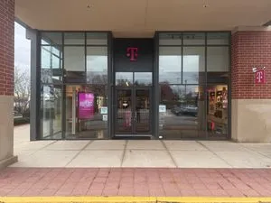 T-Mobile Clay Terrace Blvd & 146th St Trl