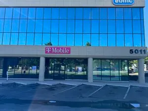 T-Mobile Clear Creek Plaza