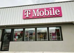 T-Mobile Roosevelt Ave & Wedgewood Dr
