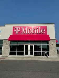 T-Mobile Grand Ave & George Phelps Blvd