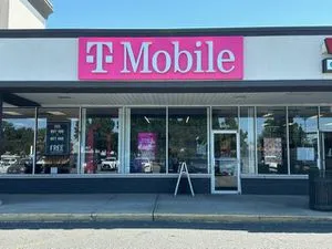 T-Mobile Centereach Square
