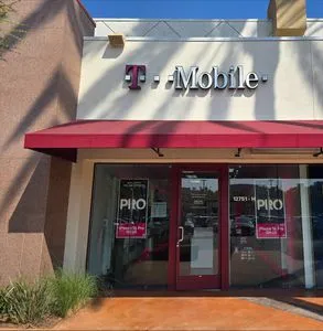 T-Mobile Cerritos Town Center