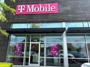 T-Mobile Peachtree Blvd & Johnson Ferry Rd