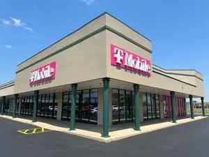 T-Mobile US 6 & Pheasant Lane