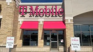 T-Mobile Pioneer Trl & N Chestnut St